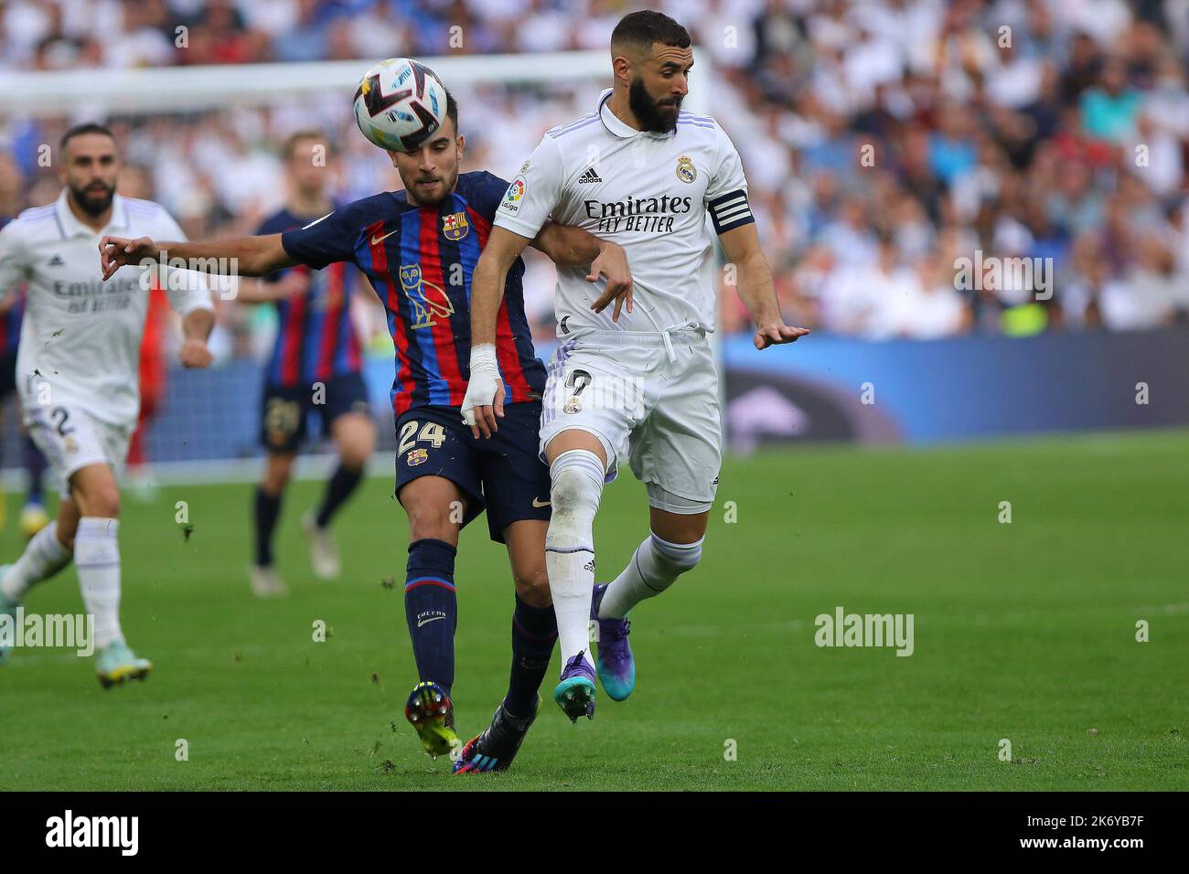 Madrid, Spanien. 16. Oktober 2022. Barcelona´s Raphinha in Aktion während des La Liga Match Day 9 zwischen Real Madrid und FC Barcelona im Santiago Bernabeu Stadion in Madrid, Spanien, am 16. Oktober 2022 Credit: Edward F. Peters/Alamy Live News Stockfoto