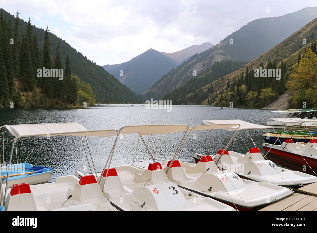 Lower Kolsay Lake, Kolsay Lakes National Park, Saty, Tien Shan Mountains, Almaty Region, Kasachstan, Zentralasien Stockfoto