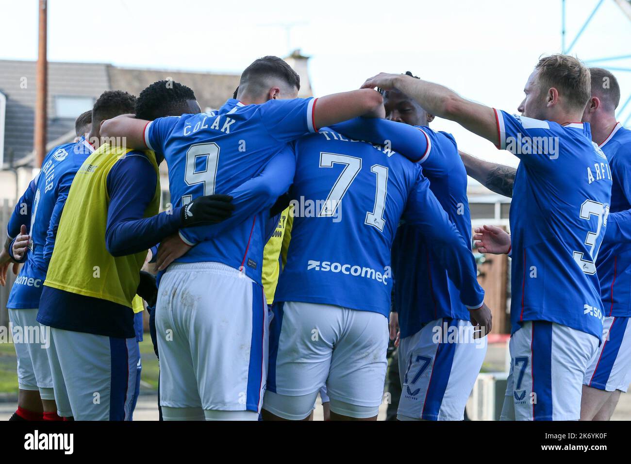 Motherwell, Großbritannien. 16. Oktober 2022. Motherwell spielte die Rangers in der Cinch Premiership im Fir Hill Stadium, Motherwell, Schottland, Großbritannien. Die Rangers gewannen 2 -1 mit Toren aus Tillman (53 Minuten) und Lundstram (69 Minuten). McKinstry erzielte für Motherwell (77 Minuten) nach einem Freistoß. Kredit: Findlay/Alamy Live Nachrichten Stockfoto