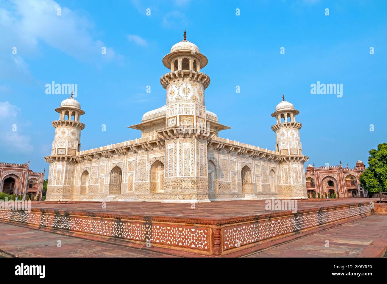 Erstaunliches Marmorgrab von Itimad-ud-Daulah oder Baby Taj Mahal in Agra, Indien Stockfoto