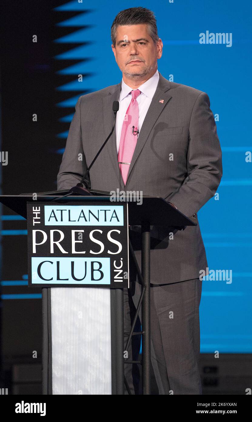 Atlanta, Georgia, USA. 16. Oktober 2022. BOB CHRISTIAN, demokratischer Kandidat für die Vertretung des Kongressbezirks 6. in Georgia, debattiert im Rahmen der Diskussionsreihe Loudermilk-Young General Election Debate Series des Atlanta Press Club (nicht gezeigt) in den Studios des Georgia Public Broadcasting (Bildquelle: © Brian Cahn/ZUMA Press Wire) über den Republikaner Rich McCormick (nicht gezeigt). Stockfoto