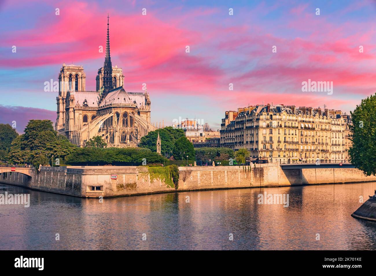Notre Dame de Paris bei Sonnenuntergang Stockfoto