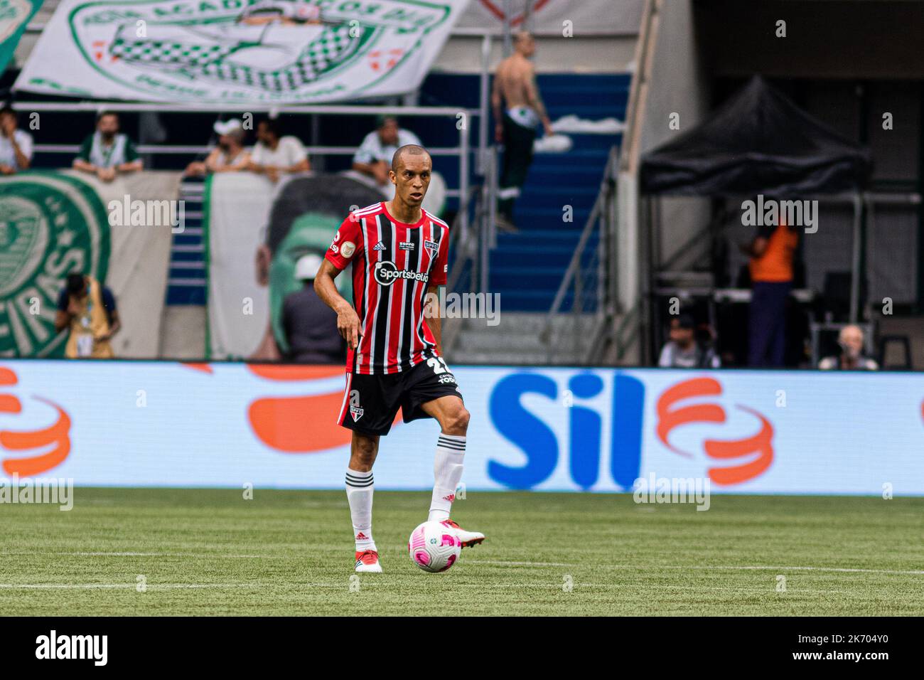 São PAULO, SP - 16.10.2022: PALMEIRAS X São PAULO - Miranda im Spiel zwischen Palmeiras X São Paulo, gültig für die 32. der brasilianischen Fußballmeisterschaft, Serie A, 2022. Am Nachmittag dieses Sonntags, dem 16. Oktober 2022, im Allianz Parque.“ (Foto: Van Campos/Fotoarena) Stockfoto