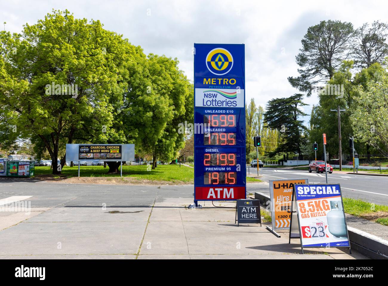 Metro-Tankstelle in Lucknow Village Orange NSW, zentrale Hochebene Region, Kraftstoff- und Dieselpreise angezeigt, Gasflasche Service, Australien Stockfoto