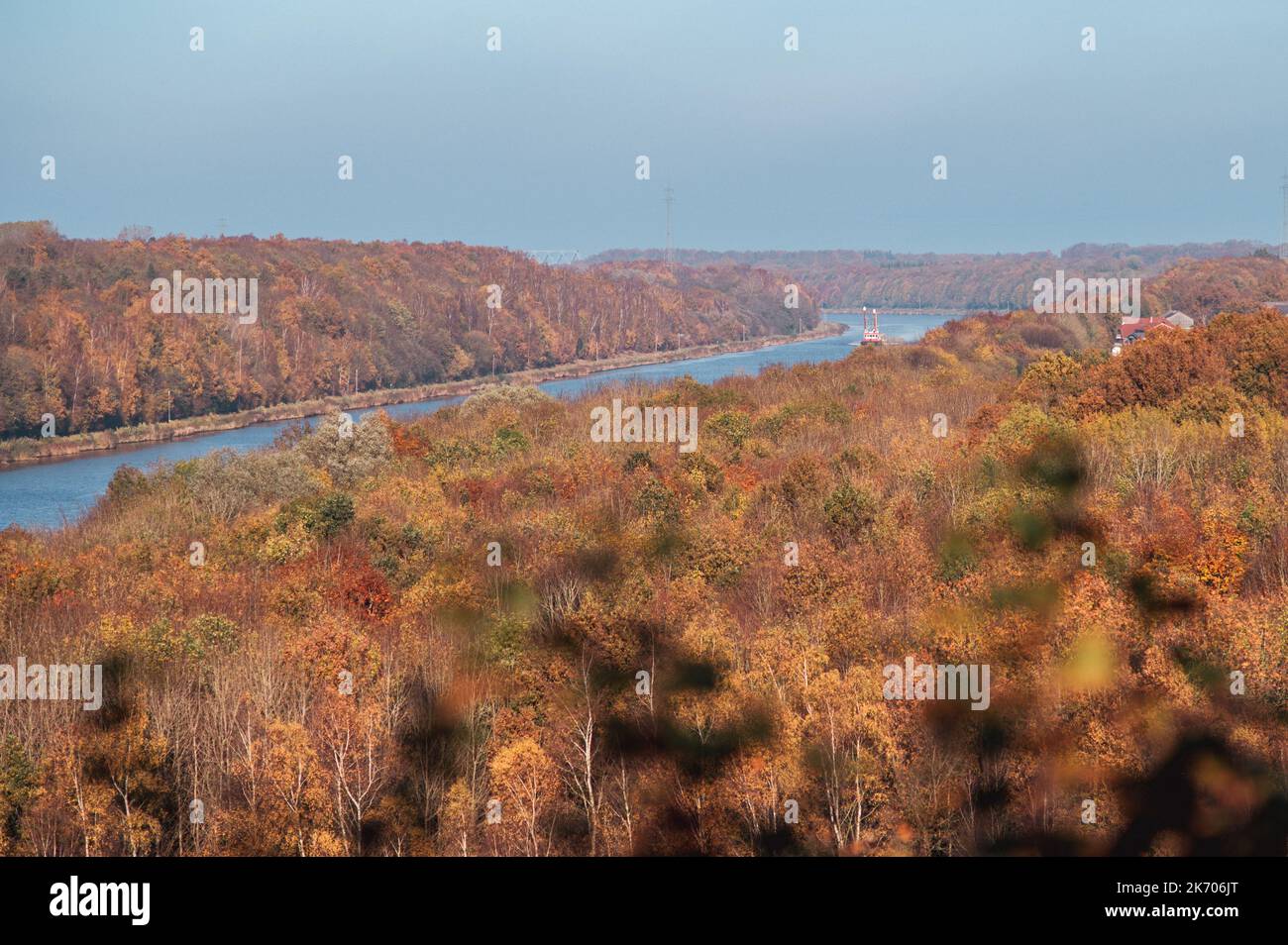Nord-Ostsee-Kanal in Herbstfarben. Hochwertige Fotos Stockfoto