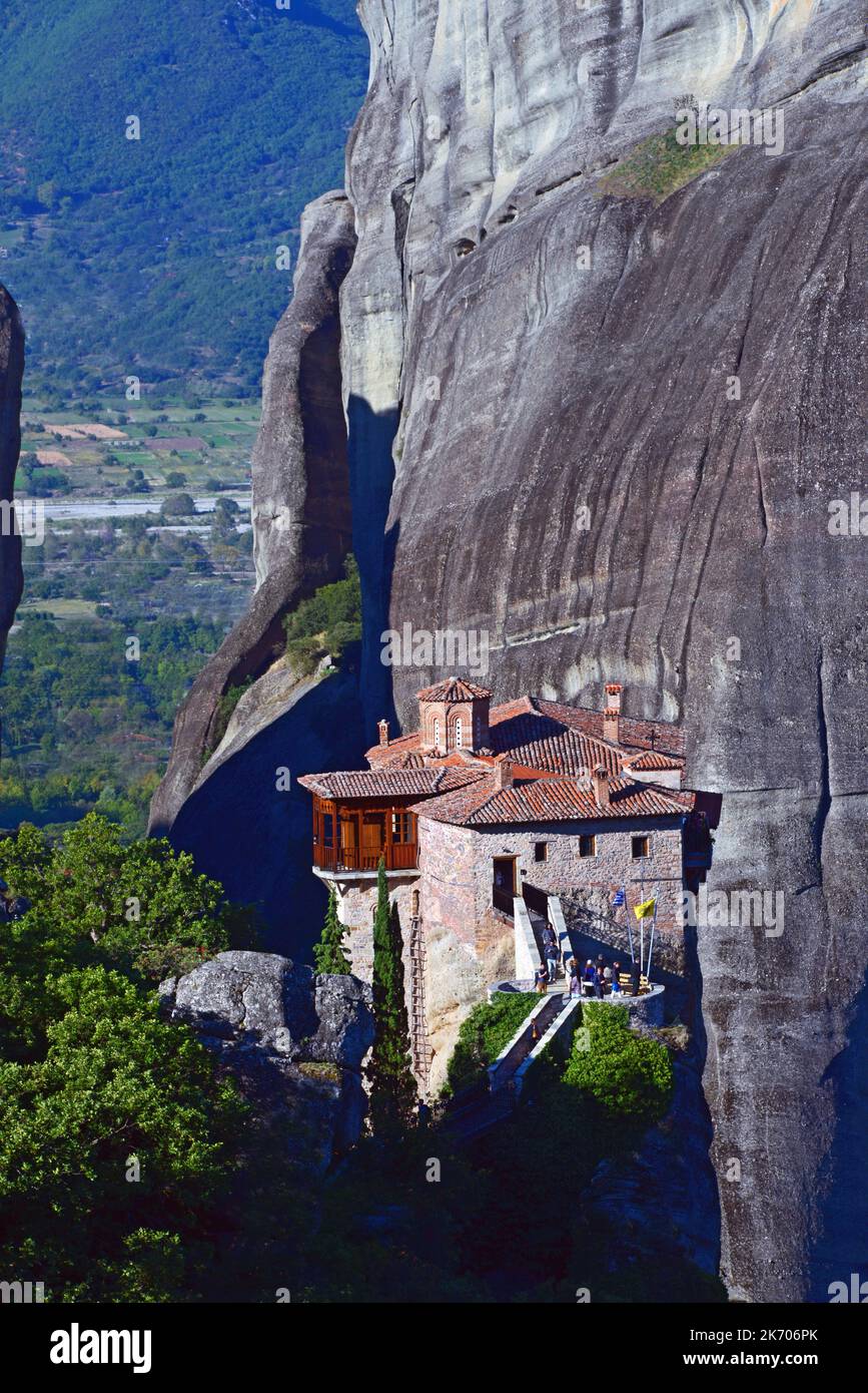 Griechenland, Thessalien, die Meteore, das Kloster Roussanou auch Agia Barbara genannt. Eines der älteren Kloster dieser Gegend. Auf der linken Seite sehen Sie die Stockfoto