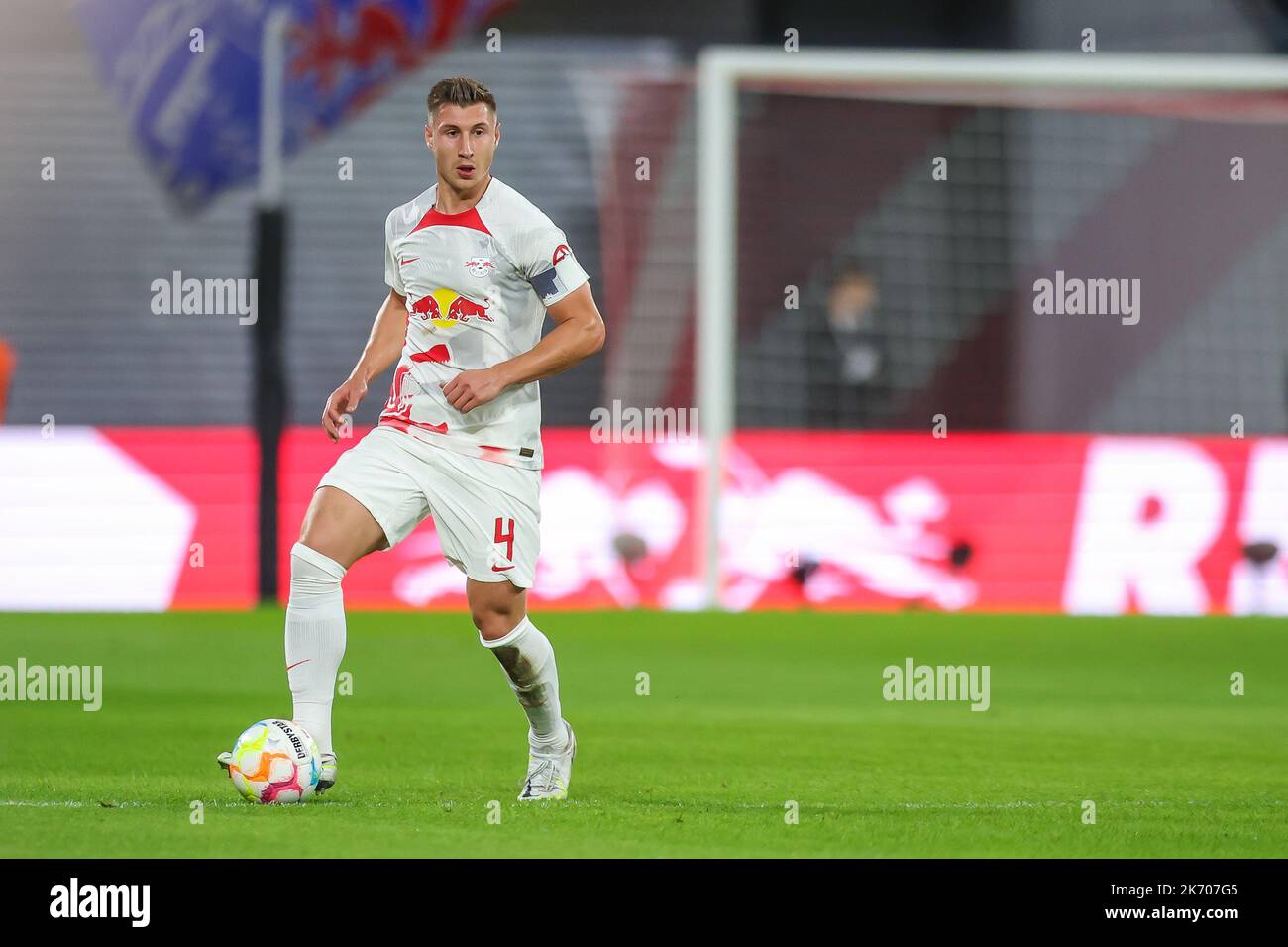 Leipzig, Deutschland. 15. Oktober 2022. Fußball: Bundesliga, Matchday 10, RB Leipzig - Hertha BSC in der Red Bull Arena. Leipzigs Spieler Willi Orban am Ball. Kredit: Jan Woitas/dpa - Nutzung nur nach schriftlicher Vereinbarung mit der dpa/Alamy Live News Stockfoto