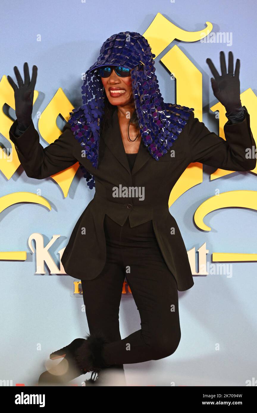 London, Großbritannien. 16. Oktober 2022. Die Ankunft von Grace Jones bei The Glass Onion: A Knives Out Mystery - BFI London Film Festival, Abschlussgala am 16. Oktober 2022, London, Großbritannien. Kredit: Siehe Li/Picture Capital/Alamy Live News Kredit: Siehe Li/Picture Capital/Alamy Live News Kredit: Siehe Li/Picture Capital/Alamy Live News Stockfoto