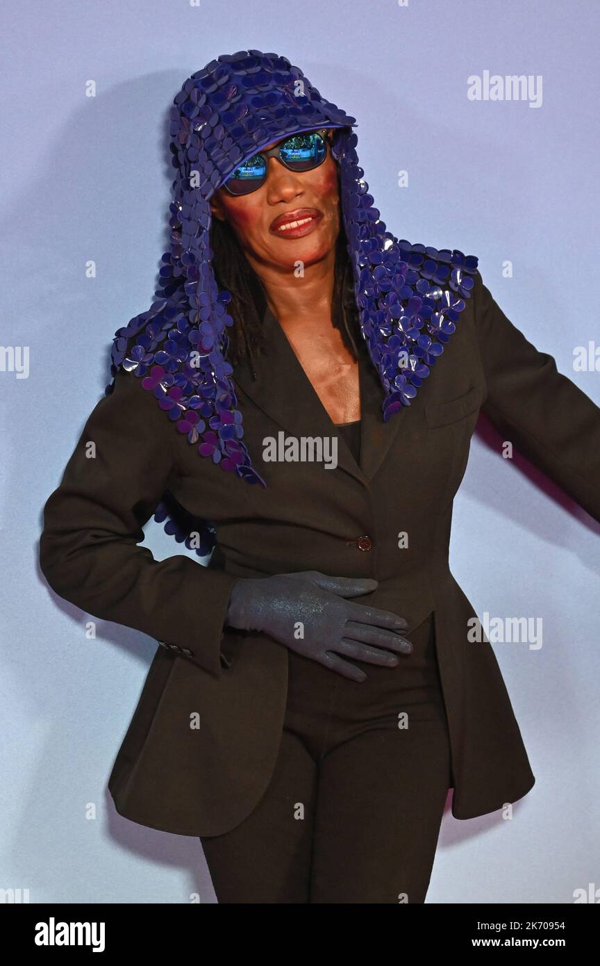 London, Großbritannien. 16. Oktober 2022. Die Ankunft von Grace Jones bei The Glass Onion: A Knives Out Mystery - BFI London Film Festival, Abschlussgala am 16. Oktober 2022, London, Großbritannien. Kredit: Siehe Li/Picture Capital/Alamy Live News Kredit: Siehe Li/Picture Capital/Alamy Live News Kredit: Siehe Li/Picture Capital/Alamy Live News Stockfoto