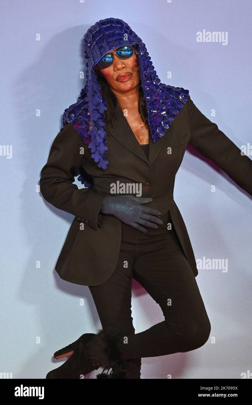 London, Großbritannien. 16. Oktober 2022. Die Ankunft von Grace Jones bei The Glass Onion: A Knives Out Mystery - BFI London Film Festival, Abschlussgala am 16. Oktober 2022, London, Großbritannien. Kredit: Siehe Li/Picture Capital/Alamy Live News Kredit: Siehe Li/Picture Capital/Alamy Live News Kredit: Siehe Li/Picture Capital/Alamy Live News Stockfoto