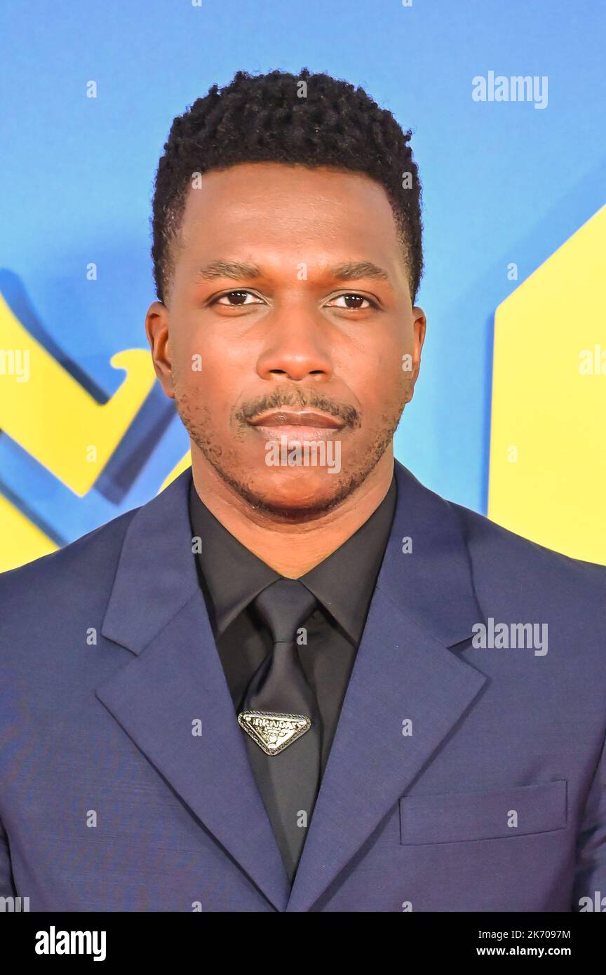 London, Großbritannien. 16. Oktober 2022. Leslie Odom Jr kommt beim Glass Onion: A Knives Out Mystery - BFI London Film Festival an, Abschlussgala am 16. Oktober 2022, London, Großbritannien. Kredit: Siehe Li/Picture Capital/Alamy Live News Kredit: Siehe Li/Picture Capital/Alamy Live News Kredit: Siehe Li/Picture Capital/Alamy Live News Stockfoto