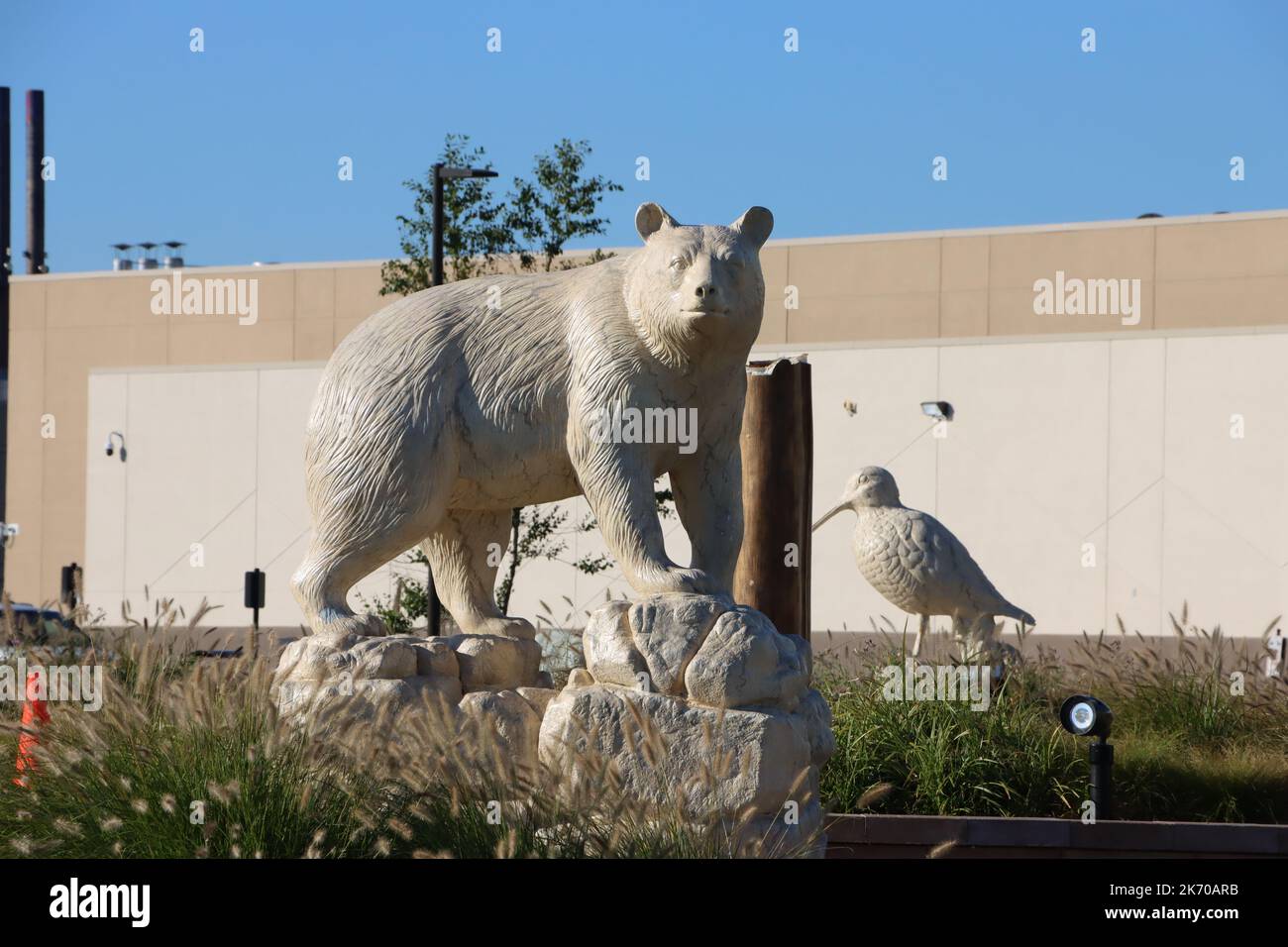 Skulpturen am Eingang des Seneca Niagara Resorts und Casinos in der Stadt Niagara Falls, NY Stockfoto