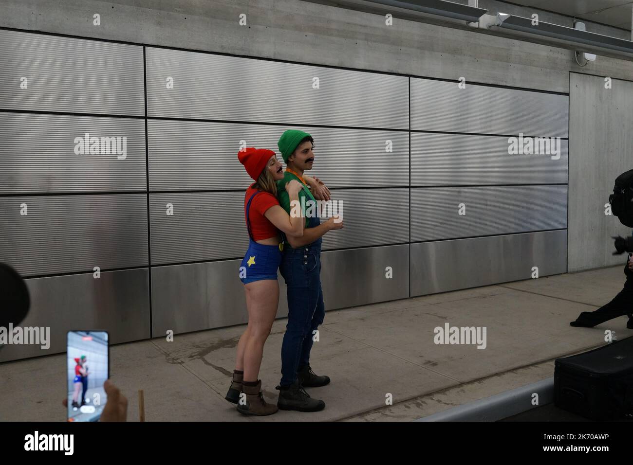 Die New York Comic Con ist eine jährliche New York City Fan Convention, die sich westlichen Comics, Graphic Novels, Anime, Manga, Videospielen, cosplay, Spielzeug Stockfoto