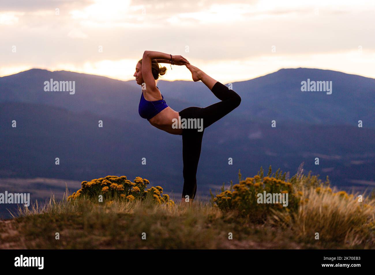 Carbondale Colorado Yoga posiert in der Natur Stockfoto