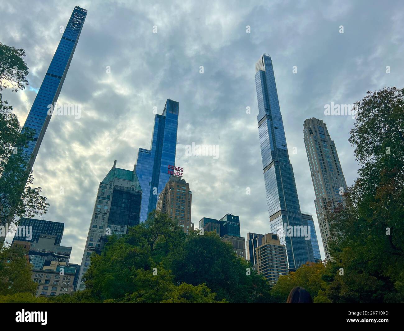 New York City, Usa. 16.. Oktober 2022. Skyline von New York vom Central Park aus gesehen. Kredit: Ryan Rahman/Alamy Live Nachrichten. Stockfoto