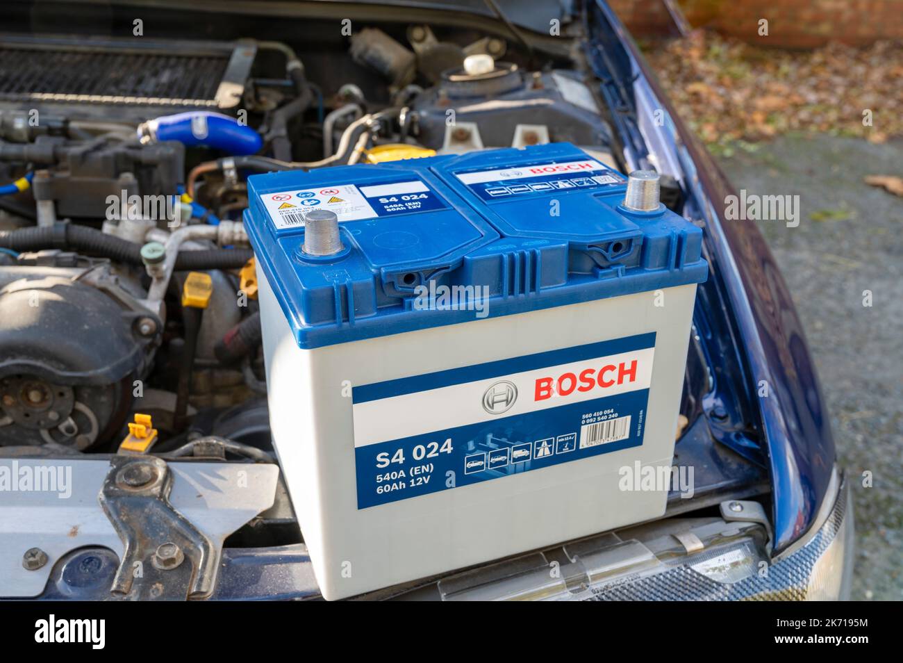 Eine 12V-v-Blei-Säure-Autobatterie Stockfoto