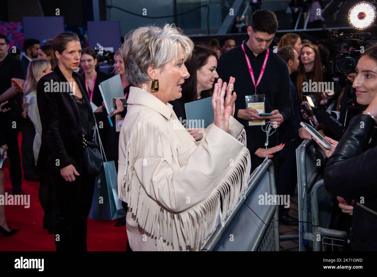 London, Großbritannien. 05. Oktober 2022. Emma Thompson nimmt an Roald Dahls Weltpremiere „Matilda the Musical“ bei der Eröffnungsgala während des BFI London Film Festival 66. in der Royal Festival Hall in London Teil. (Foto von Loredana Sangiuliano/SOPA Images/Sipa USA) Quelle: SIPA USA/Alamy Live News Stockfoto