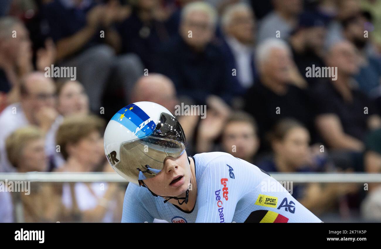 Die Belgierin Lotte Kopecky wurde am Sonntag, den 16. Oktober 2022, beim Punkterennen der Frauen am fünften Tag der UCI-Bahn-Weltmeisterschaft im Velodrom Saint-Quentin-en-Yvelodrome in Montigny-le-Bretonneux, Frankreich, in Aktion gezeigt. Die Weltmeisterschaften finden vom 12. Bis 16. Oktober 2022 statt. BELGA FOTO BENOIT DOPPAGNE Stockfoto