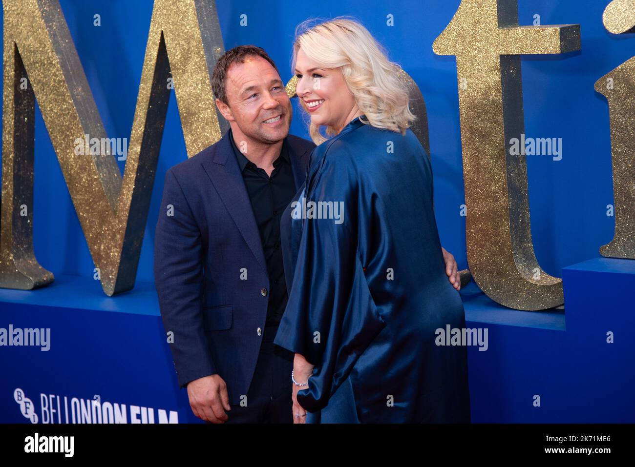 London, Großbritannien. 05. Oktober 2022. Stephen Graham und Gast besuchen Roald Dahls „Matilda the Musical“-Weltpremiere bei der Eröffnungsgala während des BFI London Film Festival 66. in der Royal Festival Hall in London. (Foto von Loredana Sangiuliano/SOPA Images/Sipa USA) Quelle: SIPA USA/Alamy Live News Stockfoto