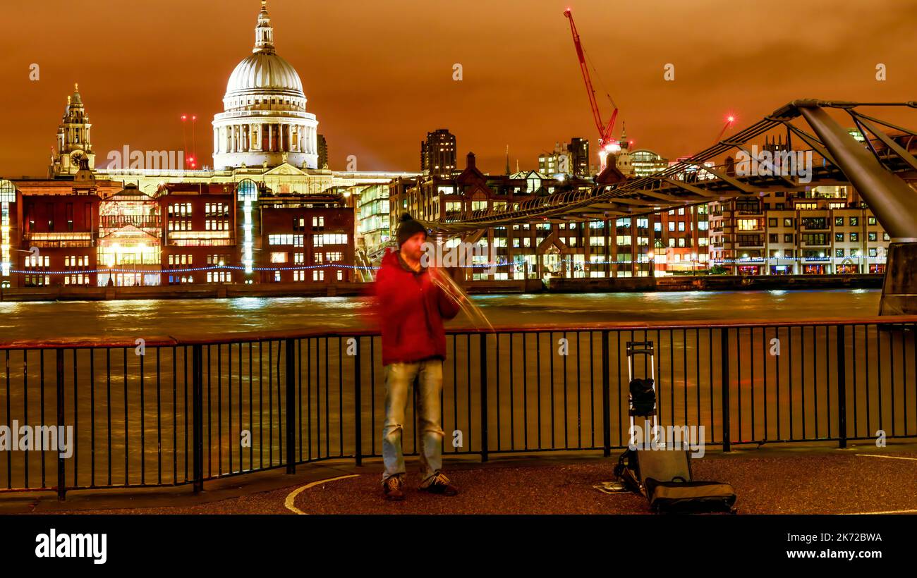 London St Paul's Cathedral ist eine anglikanische Kathedrale in London und Sitz des Bischofs von London. Stockfoto