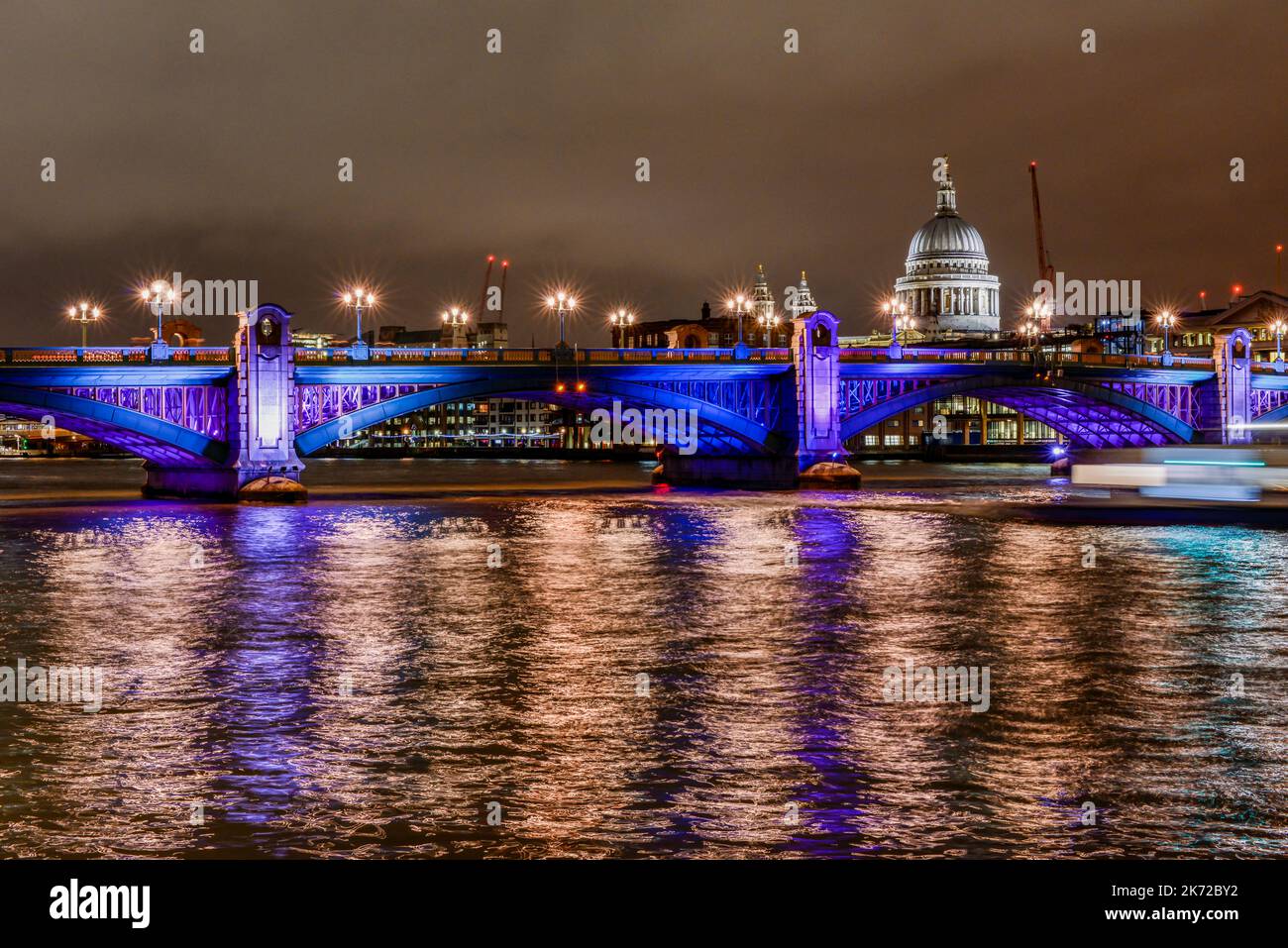 London St Paul's Cathedral ist eine anglikanische Kathedrale in London und Sitz des Bischofs von London. Stockfoto