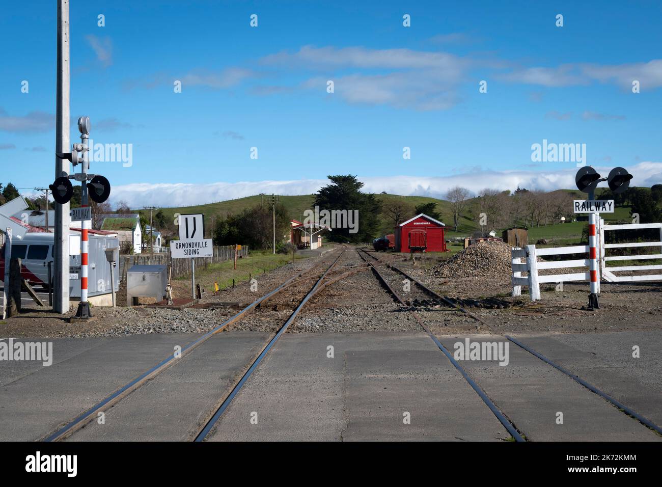 Historischer restaurierter Bahnhof und Warenschuppen, Ormondville, Tararua District, North Island, Neuseeland Stockfoto