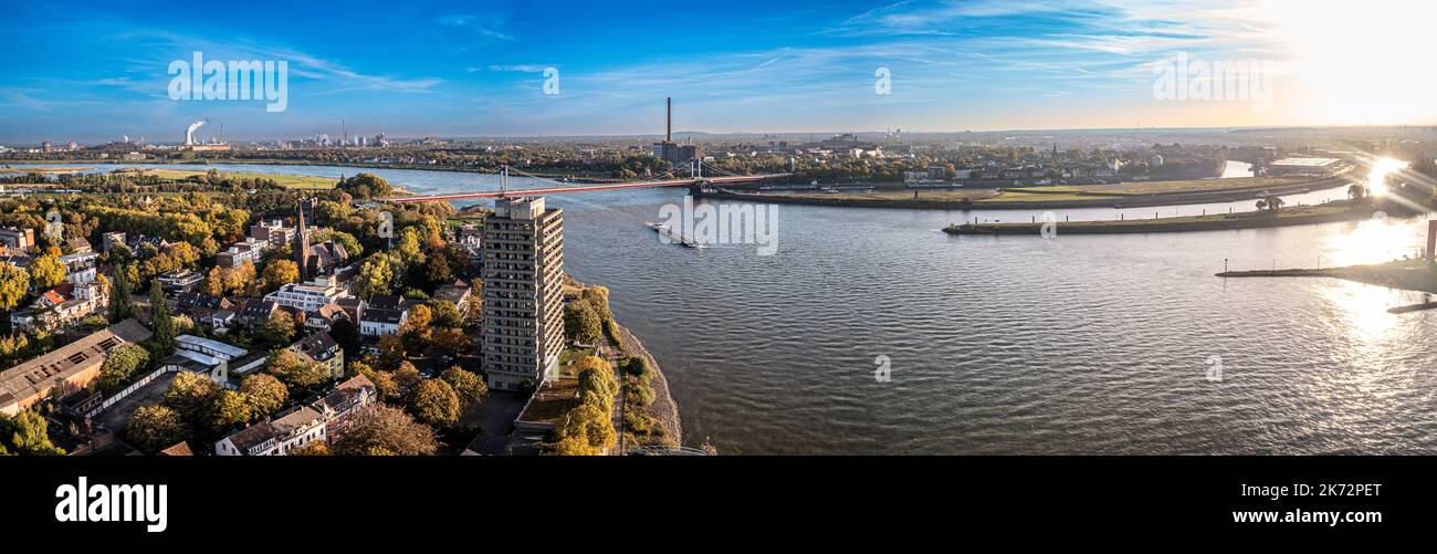 Duisburg Ruhrgebiet. Rhein River. Drohne Aerial im Herbst Stockfoto