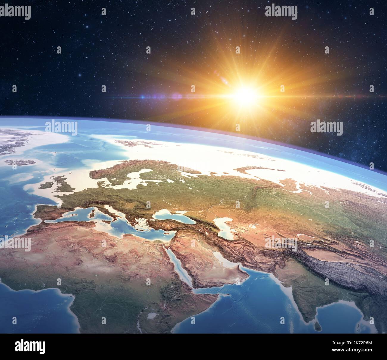 Satellitenansicht des Planeten Erde mit Fokus auf Europa, Ostasien und Nordafrika, Sonne scheint im Weltraum - Elemente der NASA Stockfoto