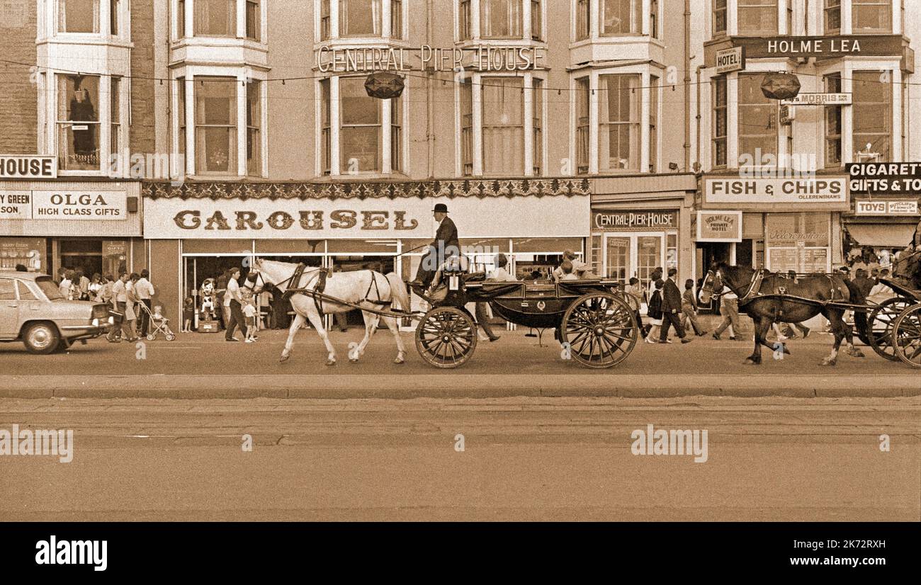 Vintage Blackpool, Lancashire, 1968, Pferdekutsche auf der Golden Mile Stockfoto