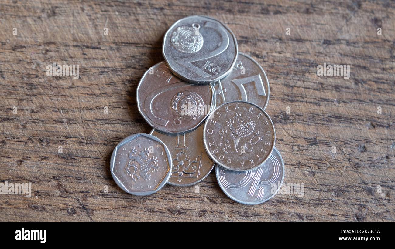 Tschechische Kronmünzen, die Währung der Tschechischen Republik. Stockfoto