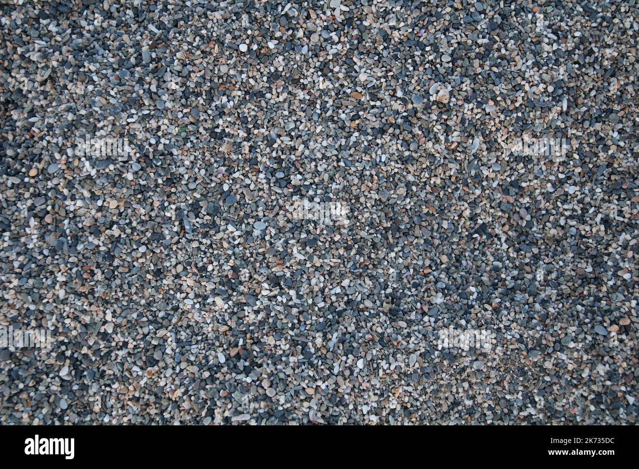 Fotos von vielen feinen Kieselsteinen am Strand Stockfoto