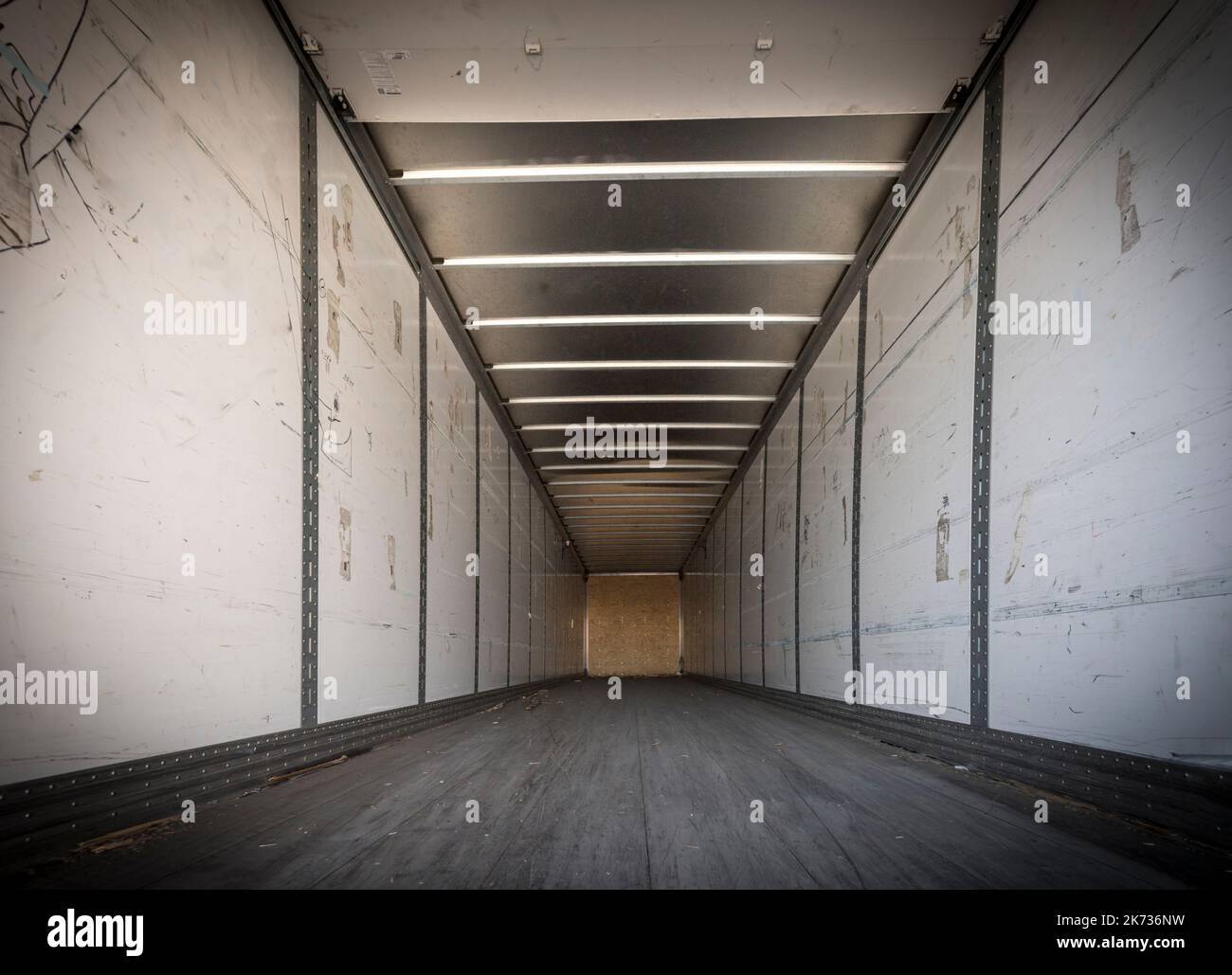 Innenraum des leeren Traktoranhängers, USA Stockfoto