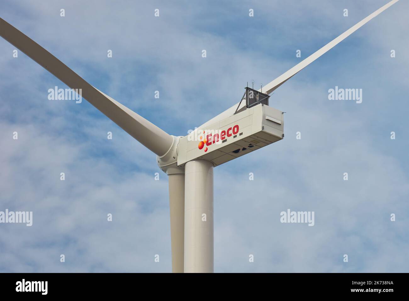Rotterdam, Niederlande - 12. Oktober 2022: Neue Windkraftanlage des niederländischen Energieversorgers Eneco auf der Maasvlakte in Rotterdam, Niederlande Stockfoto