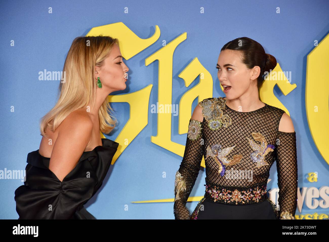 Madelyn Cline, Jessica Henwick. Glass Onion: A Knives Out Mystery. BFI London Film Festival, Royal Festival Hall, Southbank, London. VEREINIGTES KÖNIGREICH Stockfoto