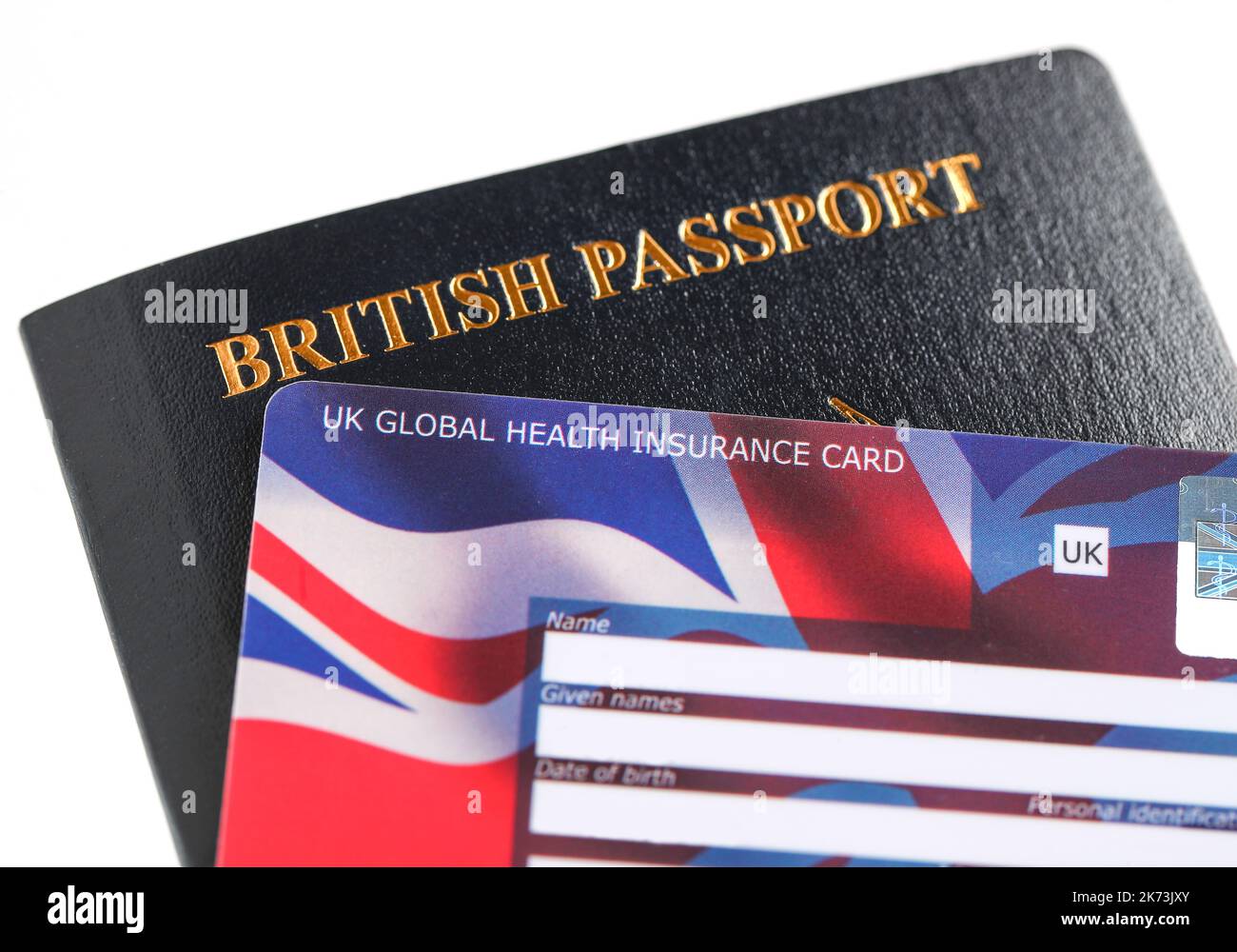 UK Global Health Insurance Card auch als GHIC-Karte bekannt, mit einem britischen Pass. Stockfoto