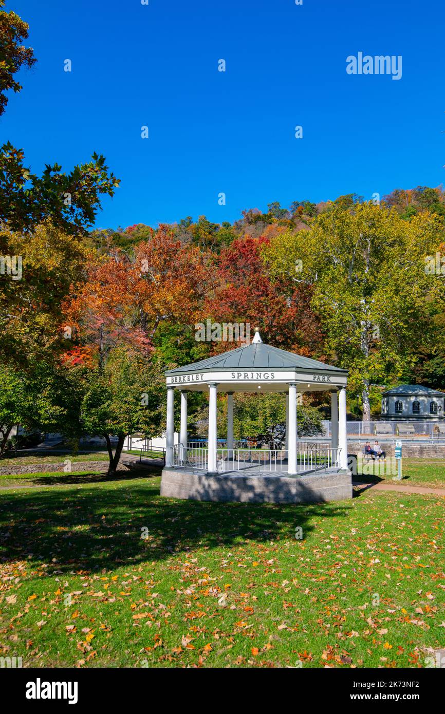 USA West Virginia WV Berkeley Springs Park Herbst Morgan County Appalachian Mountains Pavillon State Parks Stockfoto