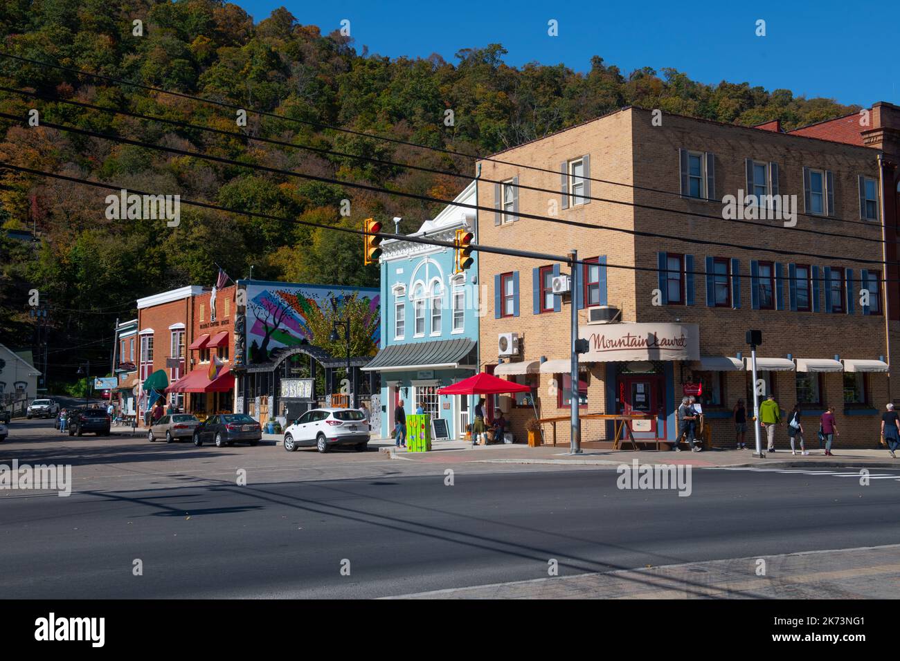 USA West Virginia WV Berkeley Springs Herbst Morgan County Appalachian Mountains Innenstadt von Berkeley Springs Stockfoto
