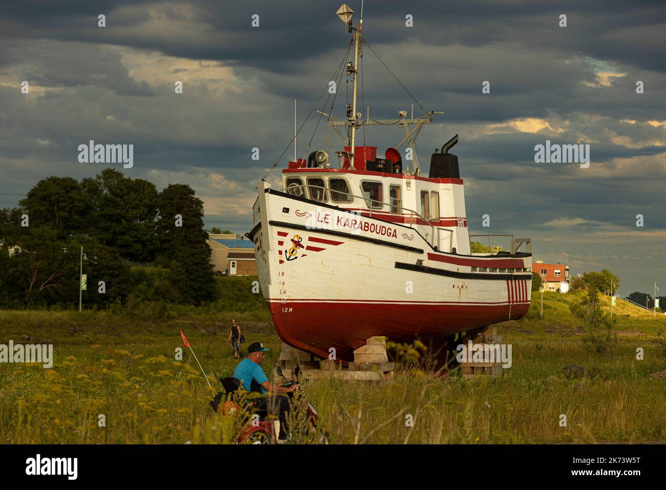 Das Karaboudaga-Schiff in der Nähe der Promenade von Carleton-sur-Mer am 28. Juli 2022. Stockfoto