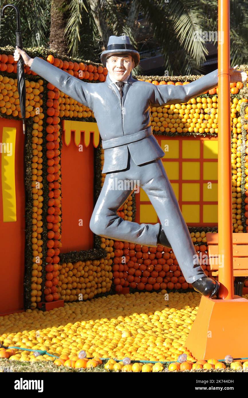 Menton, Frankreich, feb 15. 2017 Lemon Festival / La Fête du Citron, ein weltweit einzigartiges Ereignis, zieht jedes Jahr mehr als 160.000 Besucher an – eine Zahl, die ständig steigt. 83. Lemon Festival - von samstag, 13.. februar um 2 Uhr bis mittwoch, 2.. märz 2016 inklusive Stockfoto