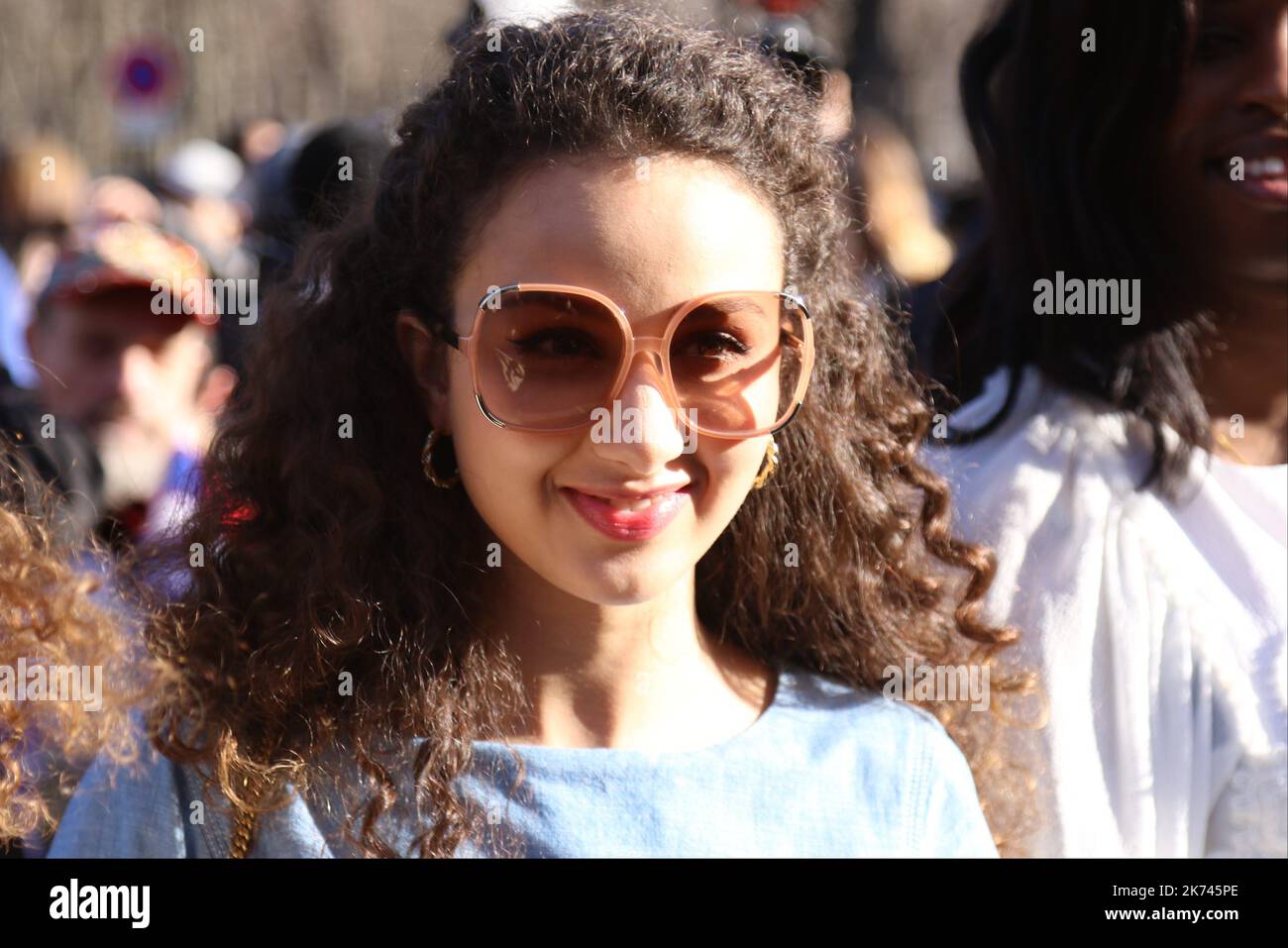 Oulaya Amamra verlässt die Chloe Fashion Show am 2. März 2017 in Paris, Frankreich. Stockfoto