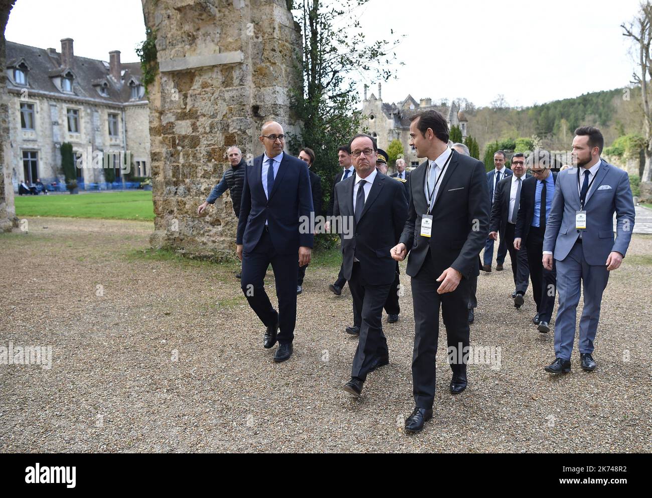 Gilles Finchelstein, Generaldirektor der Jean-Jaures-Stiftung, Henri Nallet, Präsident der Jean-Jaures-Stiftung, Francois Hollande und Harlem Desir, französischer Staatssekretär für europäische Angelegenheiten, während der Sitzung der Initiative „Think Tanks Tandem“ 3.. Stockfoto