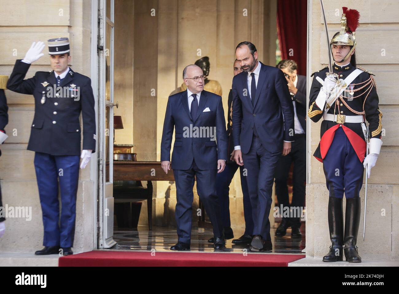 Zeremonie der Machtübergabe im Hotel Matignon in Paris, Frankreich, am 15. Mai 2017. Stockfoto