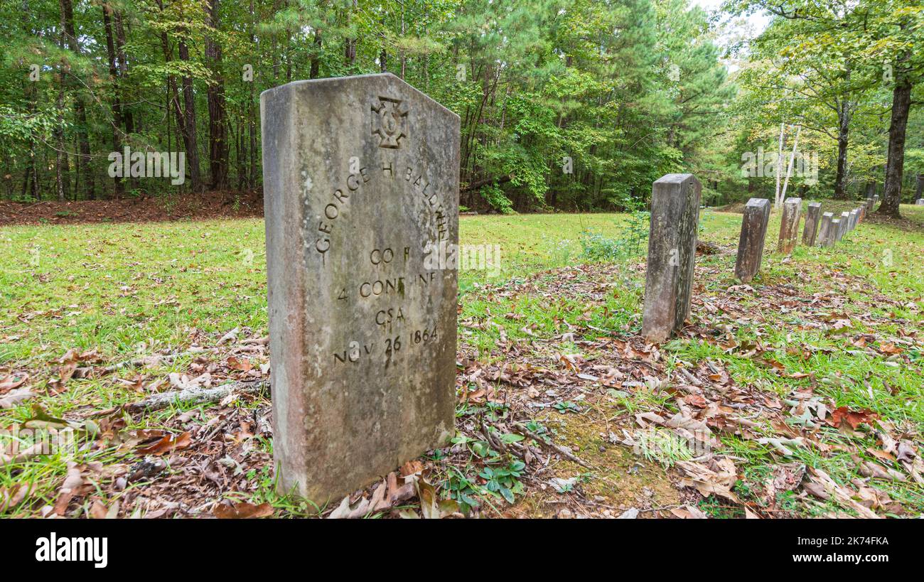 Calera, Alabama, USA-Sept. 30, 2022: Grabsteine für die Toten der Konföderierten auf dem Shelby Springs Confederate Cemetery. Stockfoto
