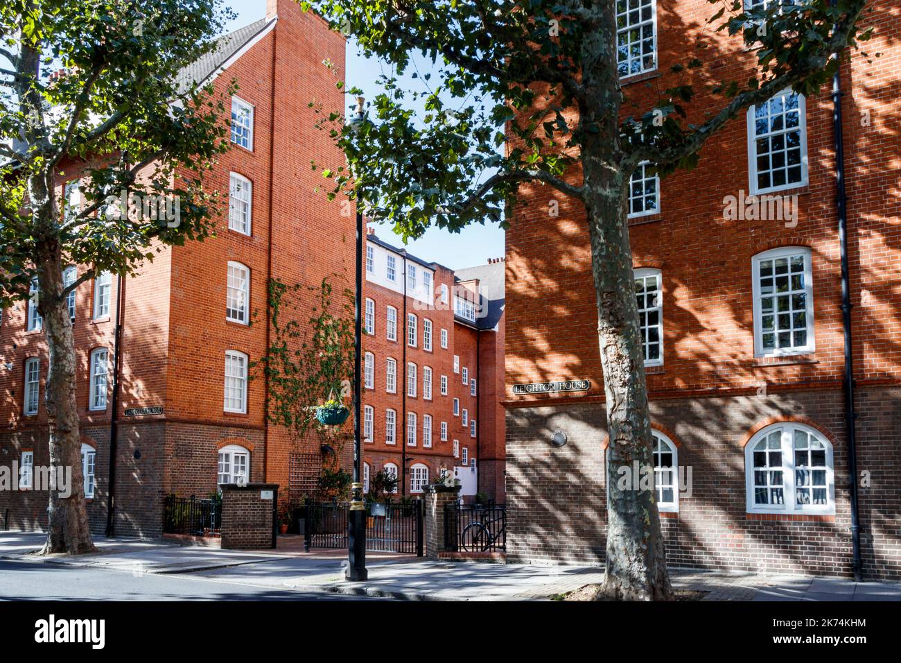 Leighton House on the Millbank Estate, ein denkmalgeschützter Wohnblock, der vom London County Council 1897-1902, John Islip Street, London, Großbritannien, gebaut wurde Stockfoto