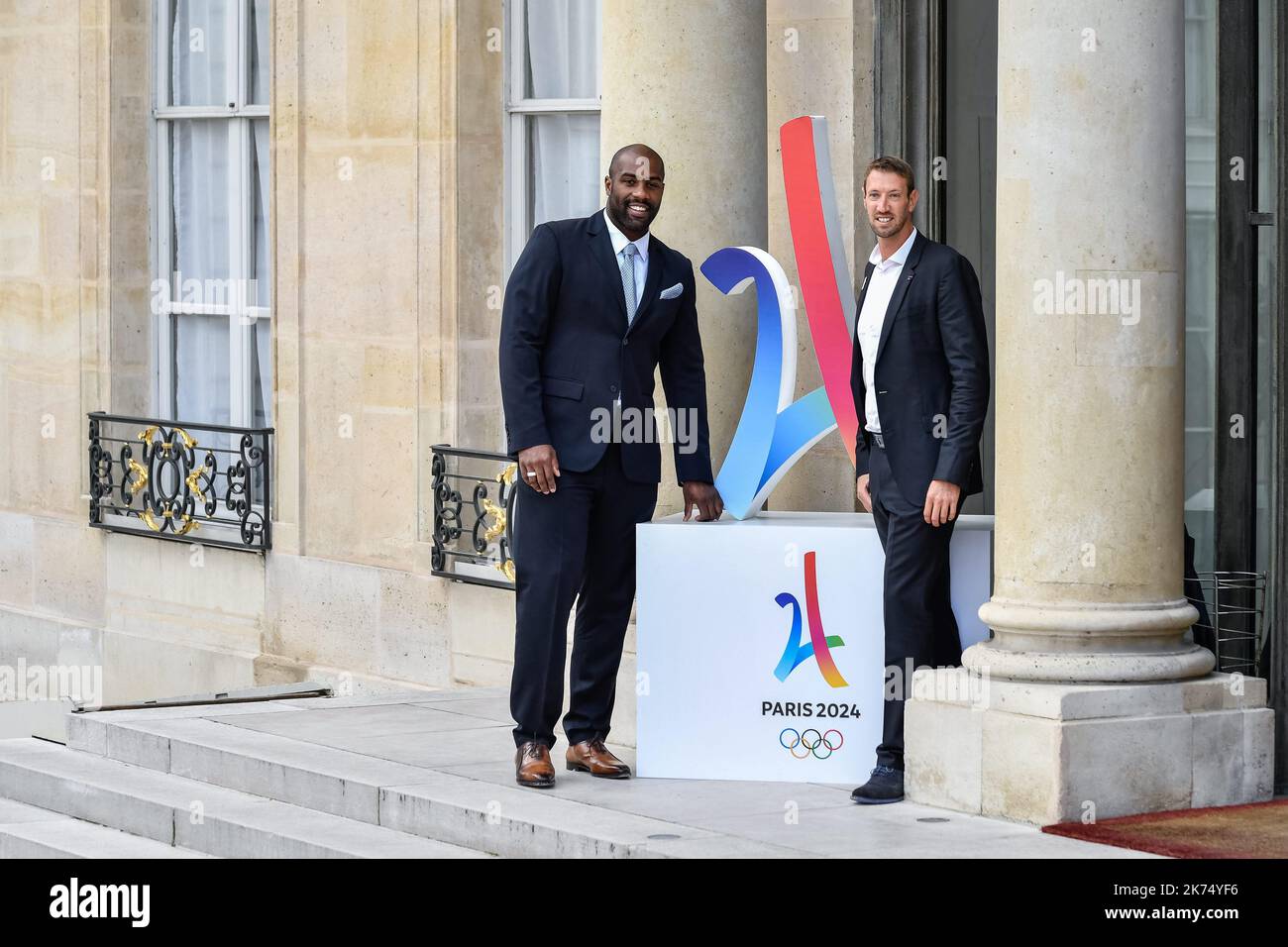 Alain Bernard, die französische olympische Delegation aus Lima, wird vom französischen Präsidenten Emmanuel Macron im Elysee-Palast empfangen. Stockfoto
