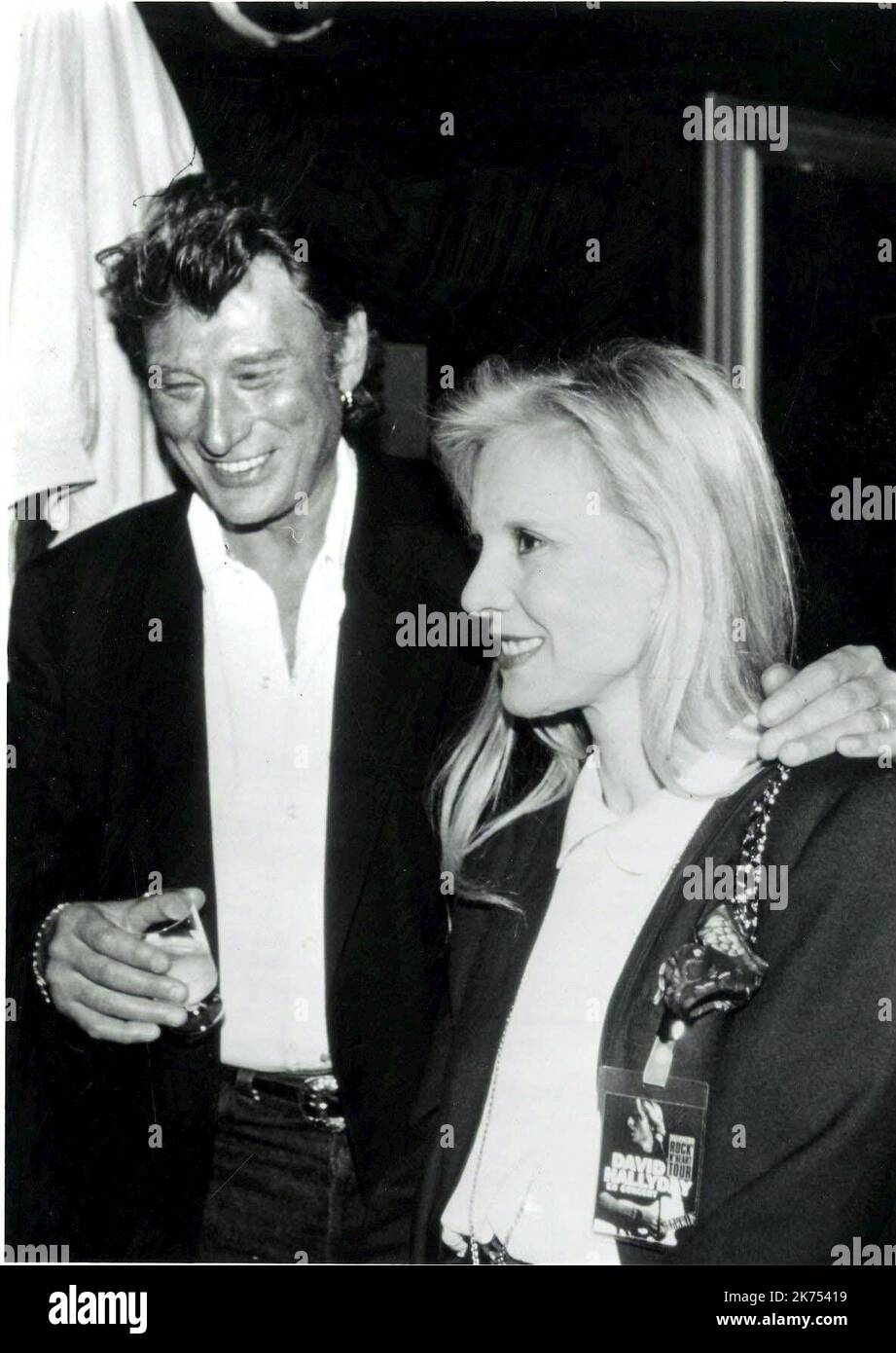 08/03/1991 Johnny Hallyday und Sylvie Vartan AKTEN - Johhny Hallyday, der als erster gallischer Sänger Rock n' Roll in Frankreich populär machte und während einer Musikkarriere über ein halbes Jahrhundert über 110 Millionen Platten verkaufte, ist gestorben. Er war 74 Jahre alt und hatte mehrere Monate lang Krebs bekämpft. Hallyday, der weithin als der 'französische Elvis' bekannt ist, begann seine Gesangskarriere Ende 1950s, spezialisiert auf französischsprachige Coverversionen berühmter Songs von Künstlern wie Gene Vincent, Eddie Cochrane und Elvis Presley, deren Beispiel ihn dazu inspirierte, Sänger zu werden. Stockfoto