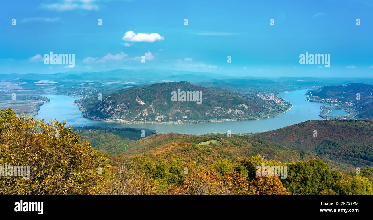 Donauband vom Aussichtspunkt Predikaloszek in Ungarn mit Visegrad und Nagymaros Stockfoto