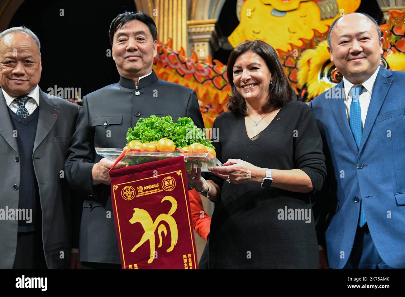 Die Bürgermeisterin von Paris, Anne Hidalgo, und ZHAI Jun, Chinas Botschafterin in Frankreich, feiern das chinesische Neujahr im Pariser Rathaus Stockfoto