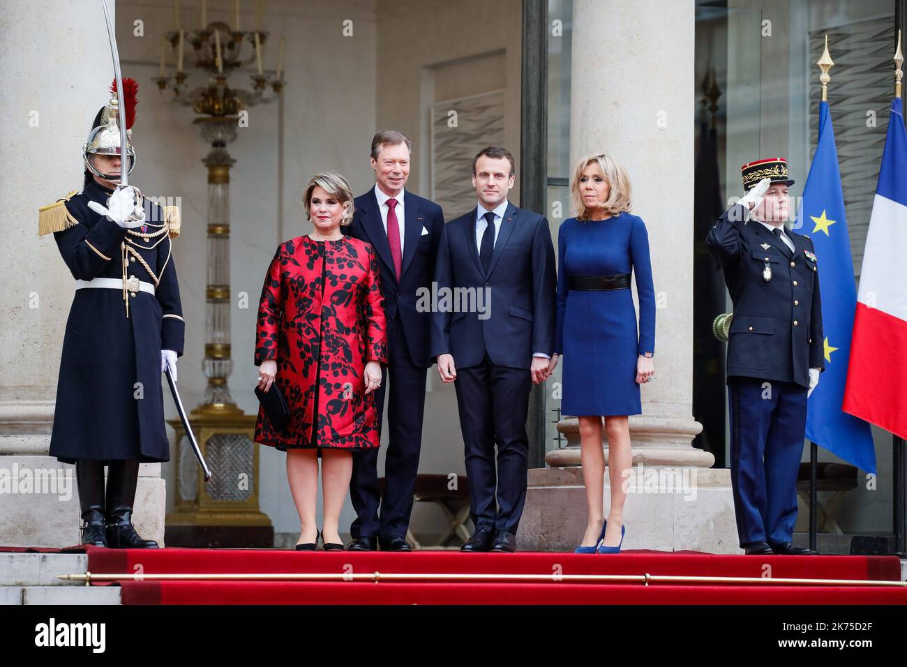 EN PRESENCE DE BRIGITTE MACRON. Der französische Präsident Emmanuel Macron empfängt am 19. März 2018 den Großherzog Henri und die Herzogin Maria Teresa von Luxemburg im Elysée-Palast in Paris. Stockfoto