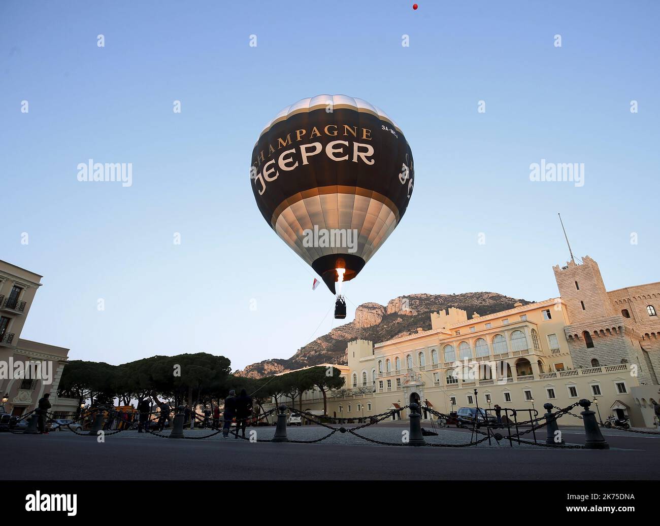 Monaco, märz 26. 2018 der Monaco Aeronaut Club testet seine Neuanschaffung, einen 'ökologischen' Ballon, für einen Flug über den fürstlichen Palast Stockfoto
